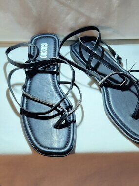 Cuccoo flat sandals sz 39 sz 8.5 black silver beaded NWOT